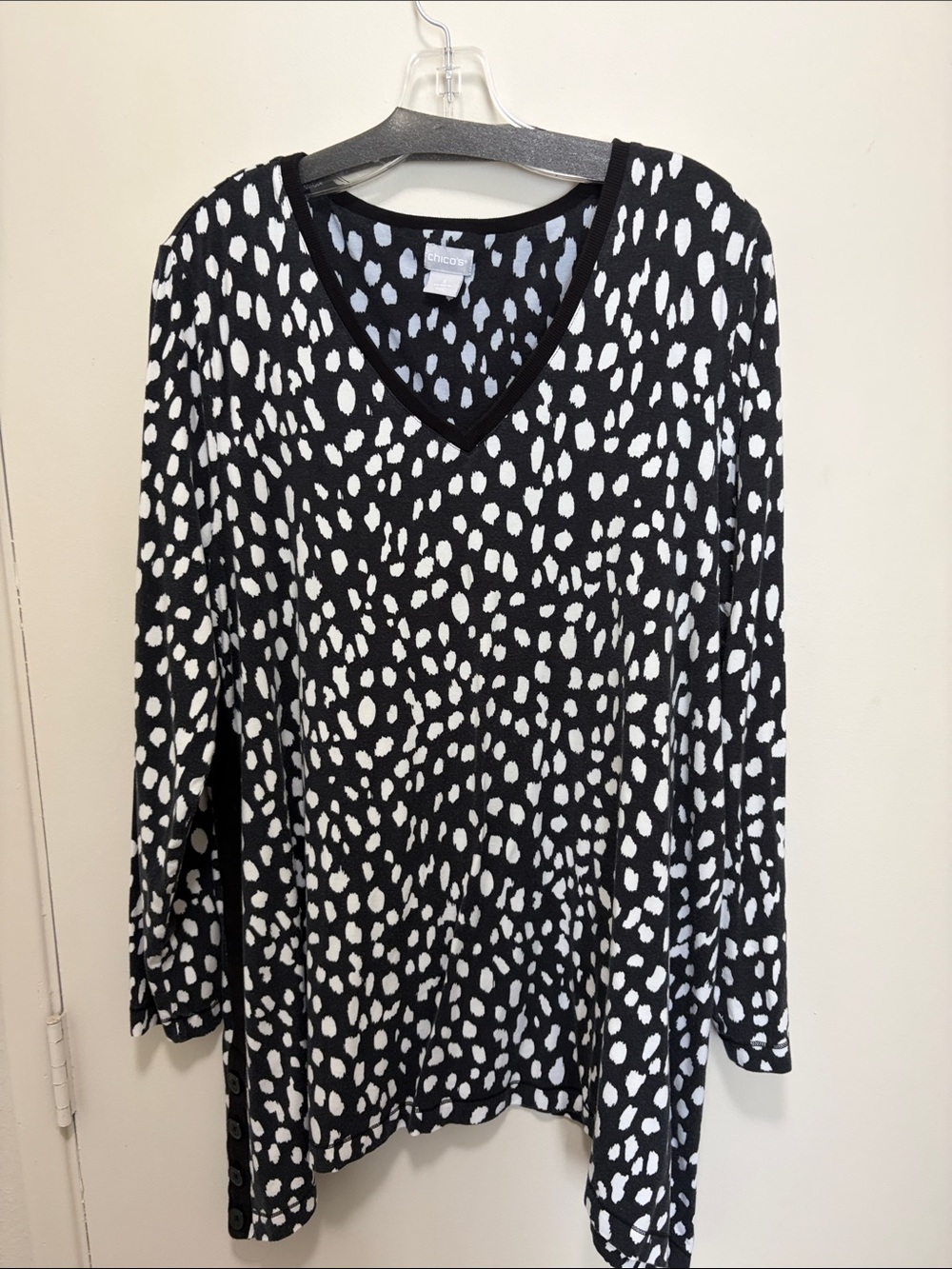 Crescent Black and White V-Neck Spotted Long Sleeve Tunic